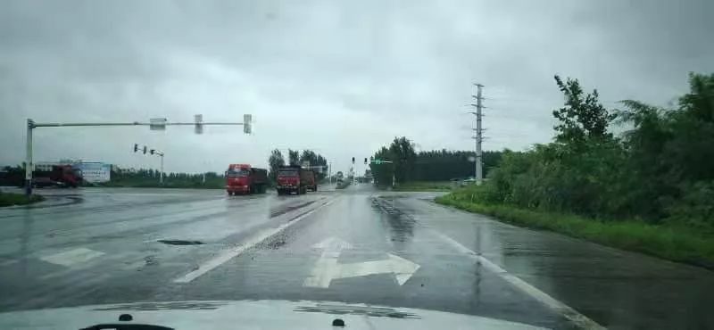 “义乌台风动态快报，共抗风雨，美好家园守护进行时”